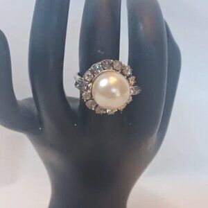 VTG Sarah Coventry Charmer Adjustable Cocktail Ring Faux Pearl Rhinestone